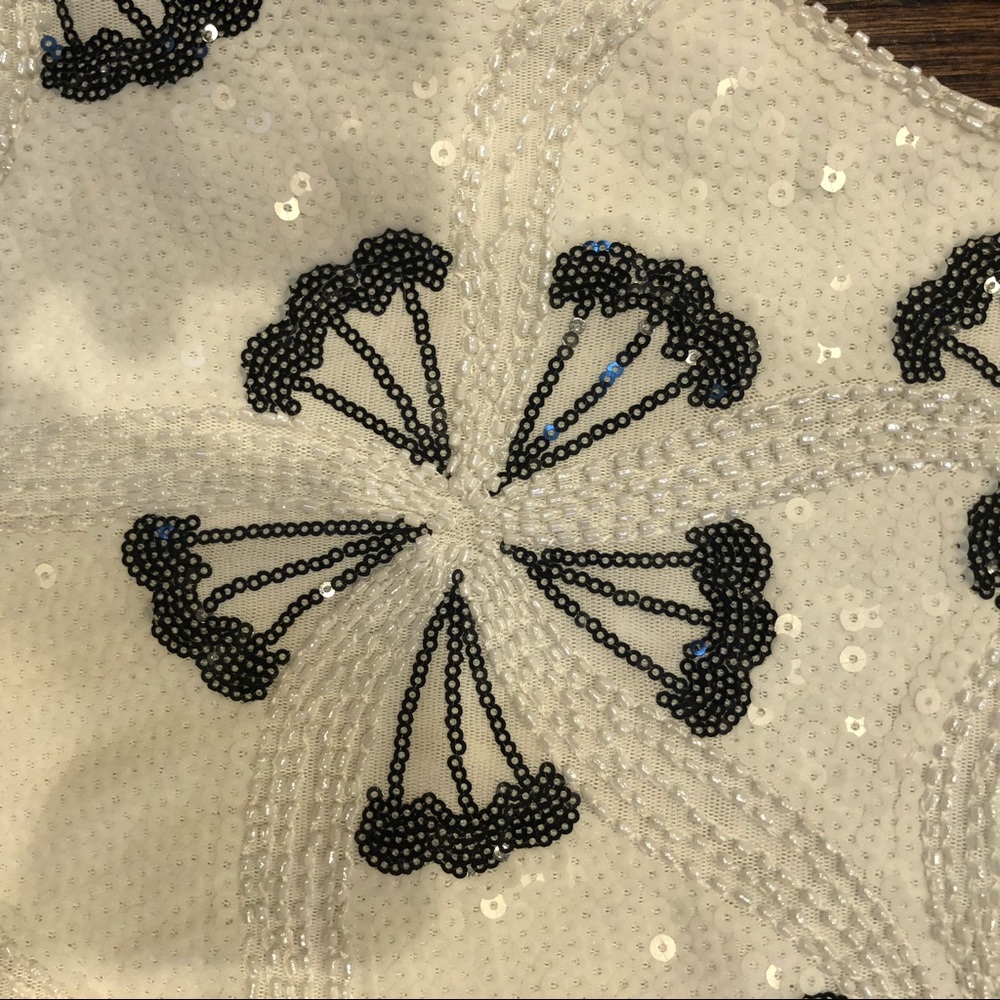 Flowered sequin top. - Picture 3 of 5